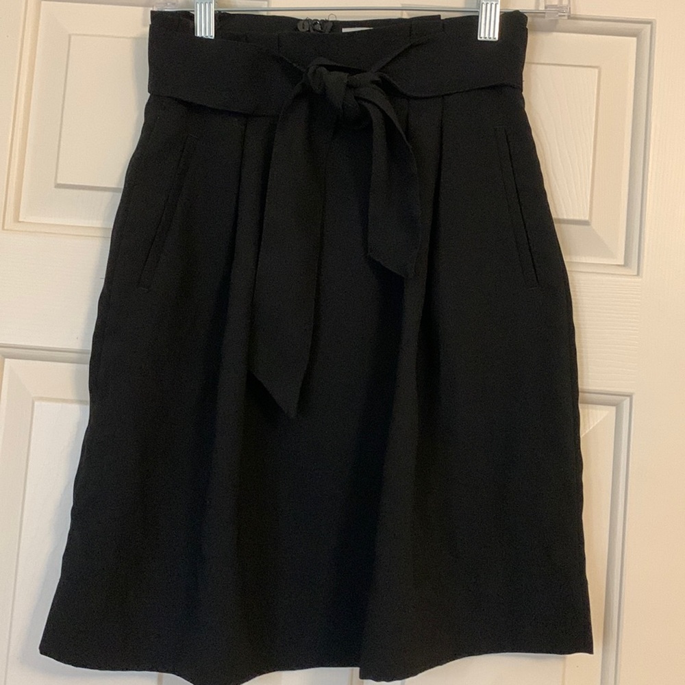Size 0 black belted skirt from H&M, with side pockets. Perfect for work